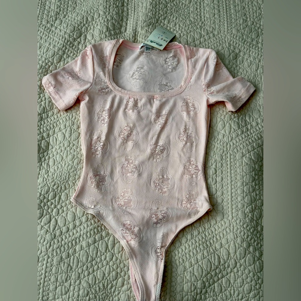 Chic Light Pink Floral Lace Bodysuit